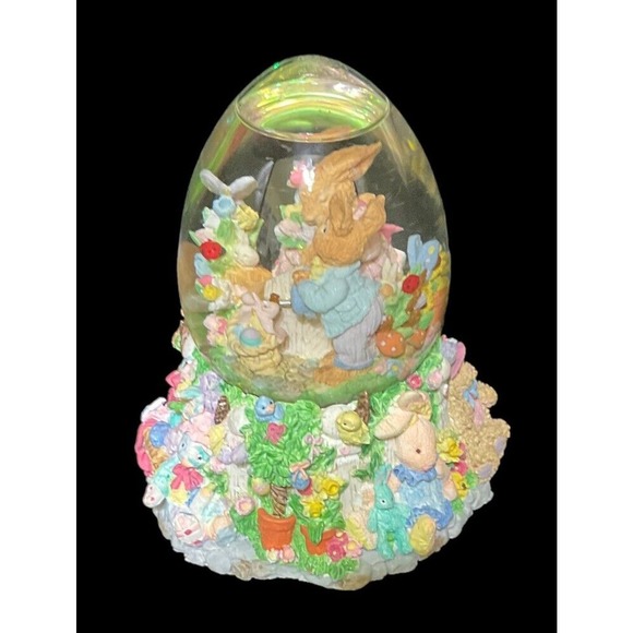 Easter Bunny Musical Snow Globe plays "Here Comes Peter Cottontail" - Picture 3 of 14